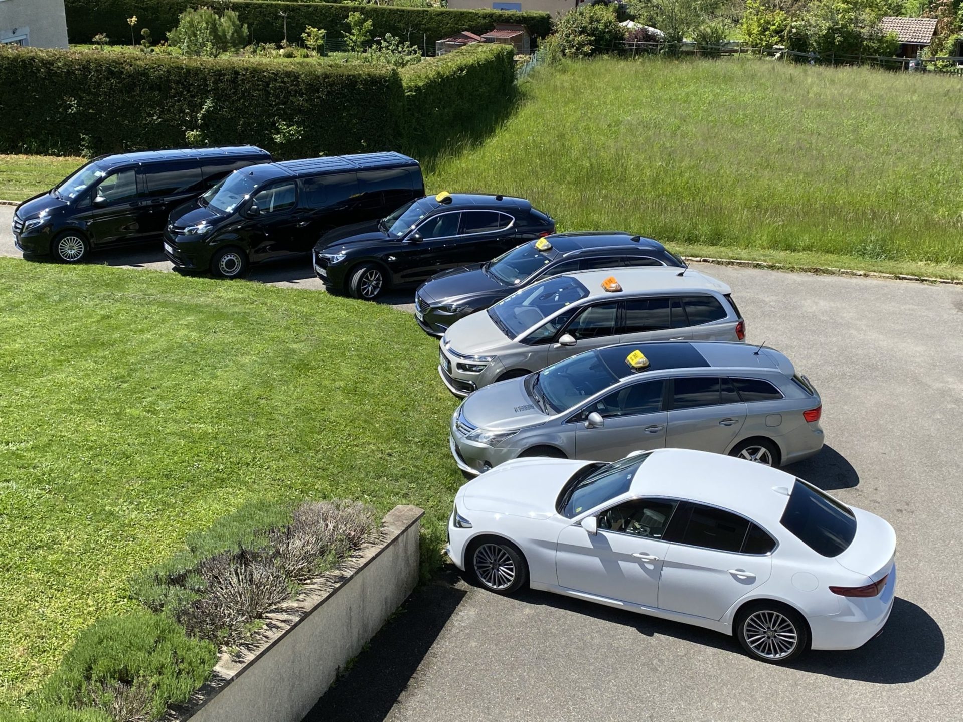 Photo des voiture de l'entreprise flèche evasion