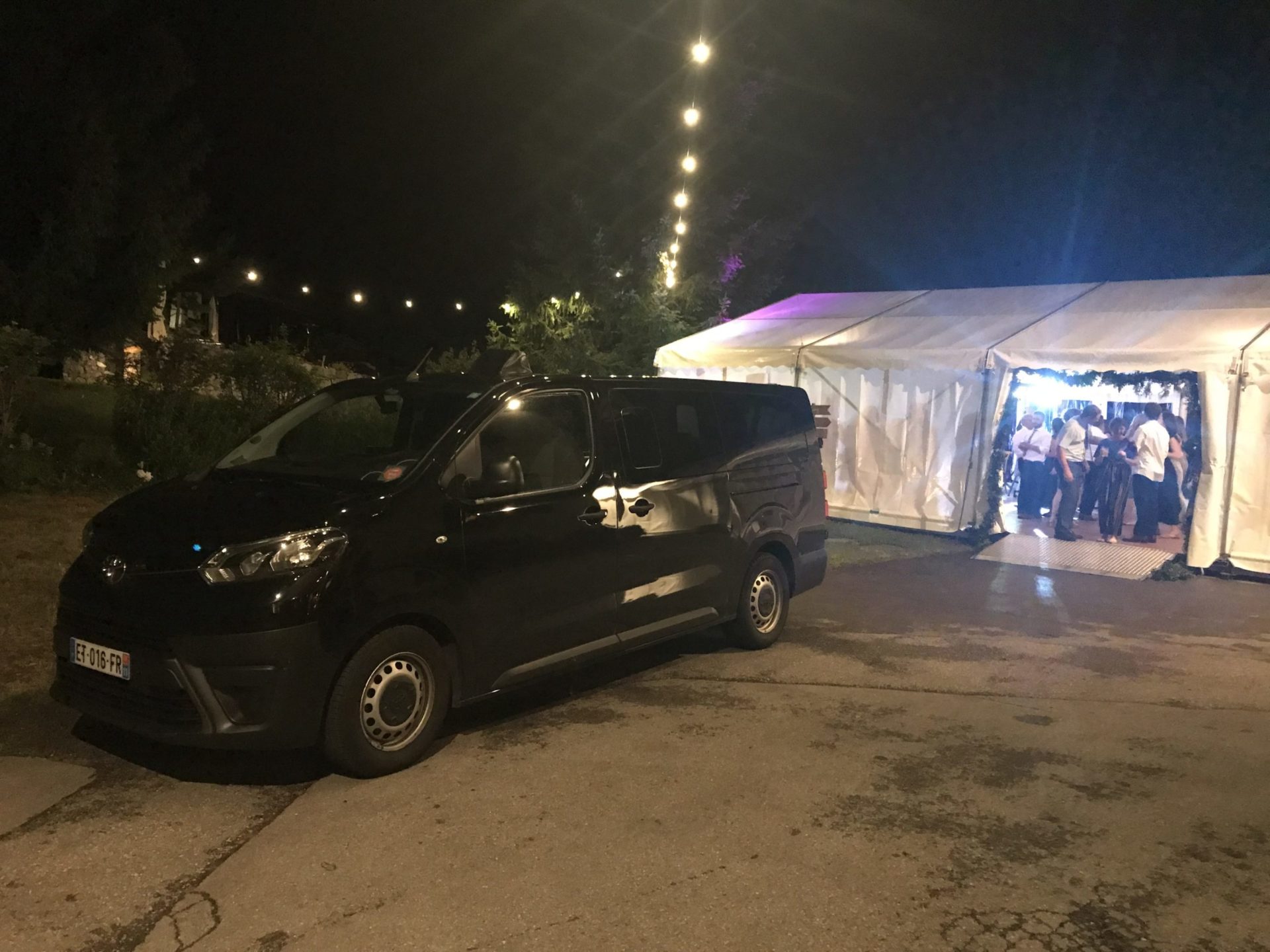 IMG_1068 Photo d'un taxi de l'entreprise fleche taxi 74 devant un evenement de style mariage ou anniversaire